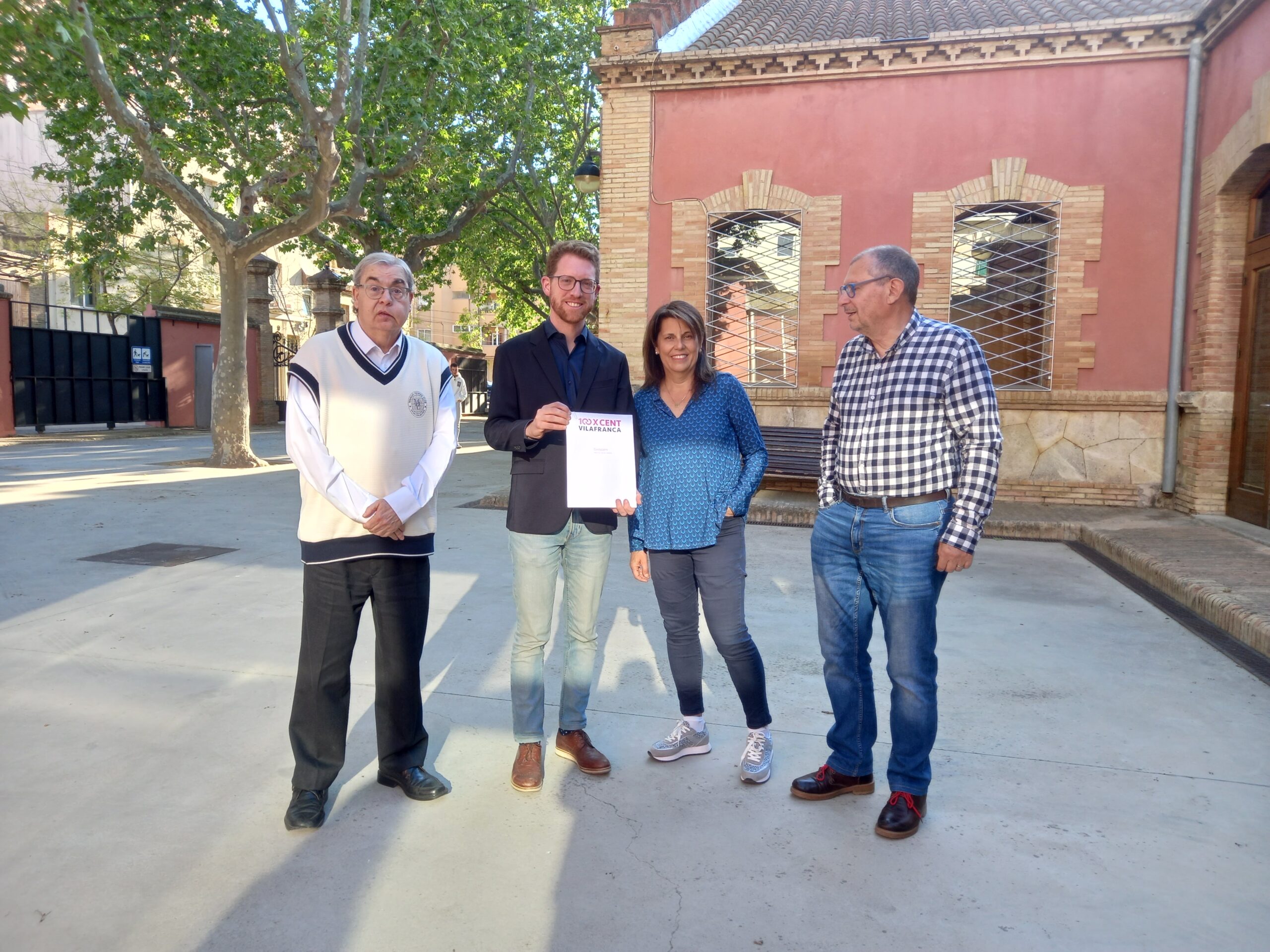 100XCent Vilafranca entrega les seves propostes a l’alcaldable Pere Sàbat
