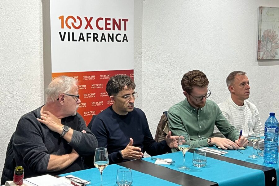 Jordi Muñoz analitza amb la Plataforma 100xCent Vilafranca els reptes de Catalunya davant l’auge de l’extrema dreta i la integració de la immigració